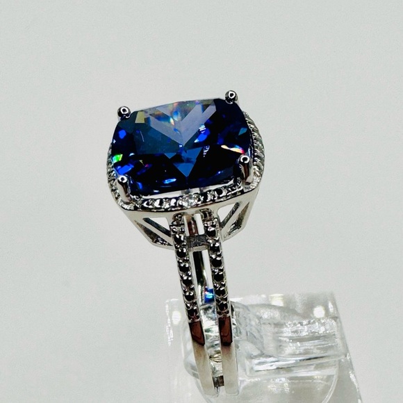 Tanzanite 5 Carat Gemstone Set in 925 Sterling Silver - Picture 3 of 8